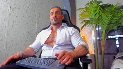 dennis_cox_ online show from 30, 1, 2025