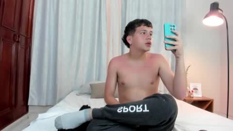 Snapshot of dennis_hills chatting on 16, 4, 2026 Dennis online show from 16, 4, 2026