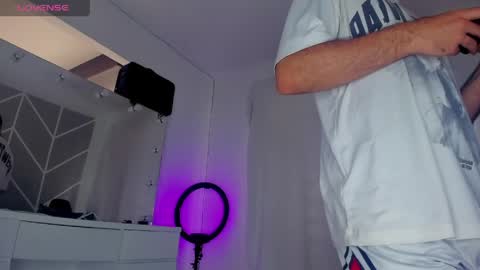 Snapshot of dereckhardd chatting on 27, 4, 2026 dereckhardd online show from 27, 4, 2026