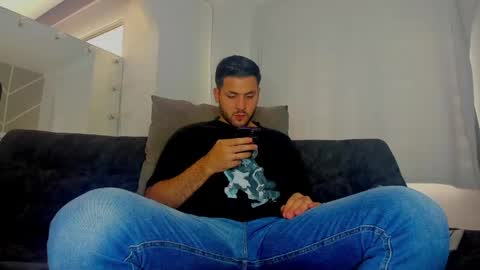 Snapshot of dereckhardd chatting on 1, 5, 2026 dereckhardd online show from 1, 5, 2026