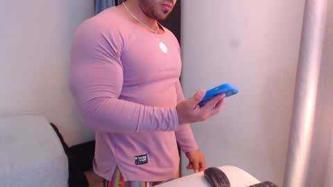 Snapshot of derek_group chatting on 6, 1, 2025 Derek online show from 6, 1, 2025