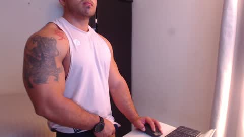 Snapshot of derek_group chatting on 10, 1, 2025 Derek online show from 10, 1, 2025