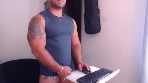 Snapshot of derek_group chatting on 12, 9, 2025 Derek online show from 12, 9, 2025