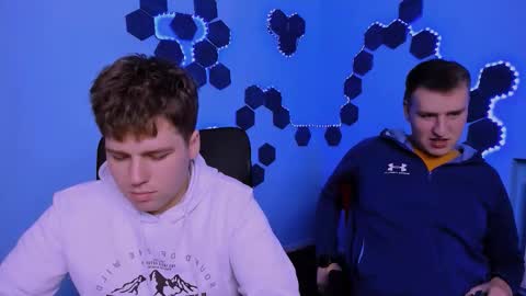 derek_hawk_ online show from 17, 12, 2025