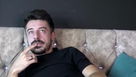 Snapshot of dereksinner chatting on 25, 10, 2025 DerekSinner online show from 25, 10, 2025