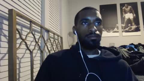 Snapshot of derekthetruth2 chatting on 10, 9, 2025 derekthetruth2 online show from 10, 9, 2025