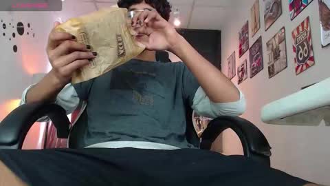 Snapshot of deren_ chatting on 14, 12, 2025 DEREN online show from 14, 12, 2025