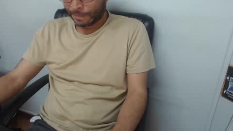 Snapshot of derrik_ chatting on 9, 11, 2025 online show from 9, 11, 2025