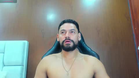 Snapshot of derrybigger_cm chatting on 6, 11, 2025 DerryBigger CM online show from 6, 11, 2025