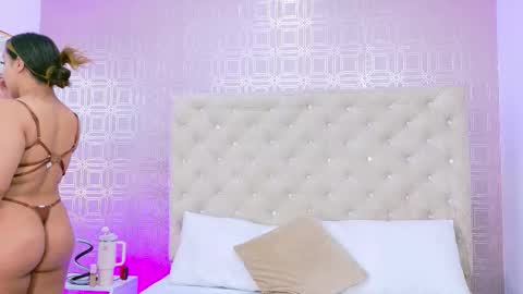 Sara Desire online show from 12, 9, 2025