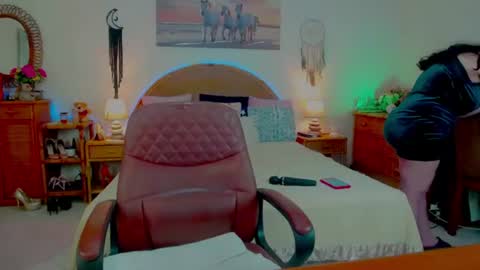 Snapshot of desirehellen chatting on 30, 7, 2026 HellenMoon online show from 30, 7, 2026