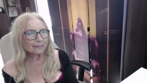 Snapshot of desiresofia chatting on 19, 7, 2026 S O F I A online show from 19, 7, 2026