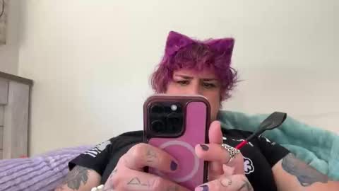 Snapshot of desmondks chatting on 21, 10, 2025 Dezmond online show from 21, 10, 2025