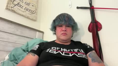 Snapshot of desmondks chatting on 22, 11, 2025 Dezmond online show from 22, 11, 2025