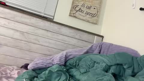 Snapshot of desmondks chatting on 24, 11, 2025 Dezmond online show from 24, 11, 2025