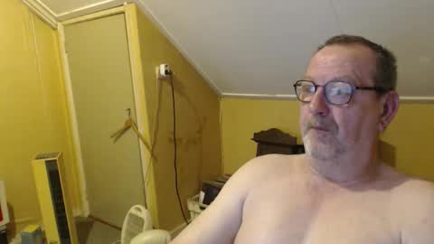 Snapshot of destelp chatting on 23, 5, 2026 destelp online show from 23, 5, 2026