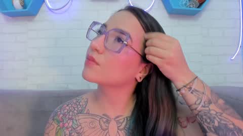 Snapshot of deva_blue chatting on 20, 1, 2025 Deva Blue online show from 20, 1, 2025