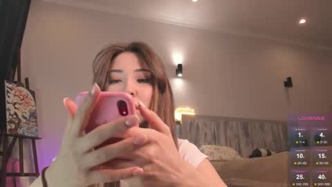 Snapshot of devaivy chatting on 8, 11, 2025 Deva online show from 8, 11, 2025