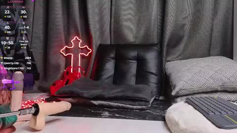 Snapshot of devil_s_bride chatting on 8, 3, 2025 devil_s_bride online show from 8, 3, 2025