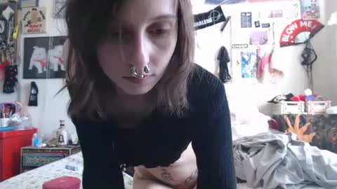 Snapshot of devilg1rl chatting on 27, 1, 2025 poutyangel online show from 27, 1, 2025