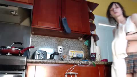 Snapshot of devilg1rl chatting on 27, 9, 2025 poutyangel online show from 27, 9, 2025