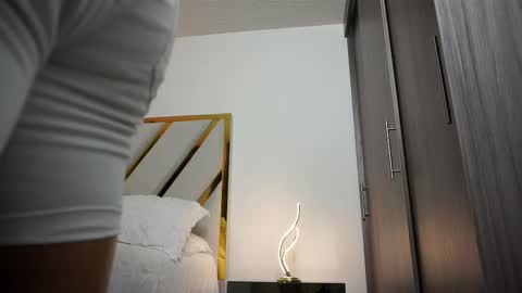 Devin Hunter online show from 4, 3, 2025