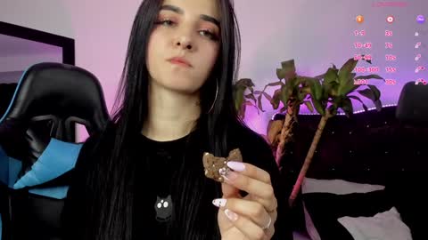 Snapshot of devlin_violet__ chatting on 17, 1, 2025 PaulaInsta  paulacastellanos 1Pvt open online show from 17, 1, 2025