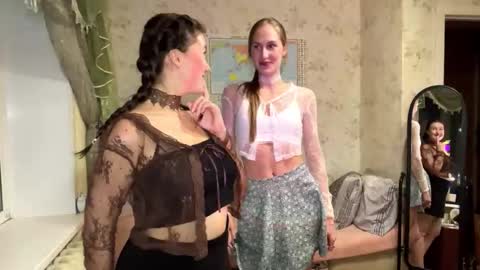 Snapshot of devpip chatting on 11, 11, 2025 Pippi online show from 11, 11, 2025