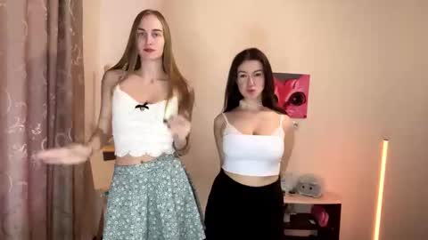 Snapshot of devpip chatting on 29, 11, 2025 Pippi online show from 29, 11, 2025