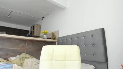 thumb up me please its important online show from 9, 10, 2025