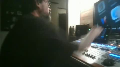 Snapshot of dexterbanana chatting on 21, 6, 2026 Mike Sounde online show from 21, 6, 2026
