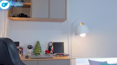 JULIAN online show from 4, 1, 2025