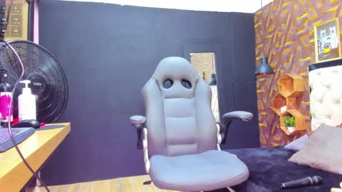 Snapshot of deyy_madisson chatting on 12, 2, 2025 Madisson online show from 12, 2, 2025