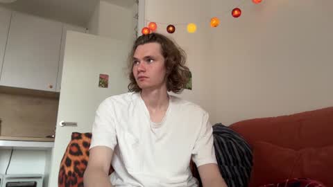 Snapshot of di_n_alex chatting on 19, 7, 2026 Di Alex online show from 19, 7, 2026