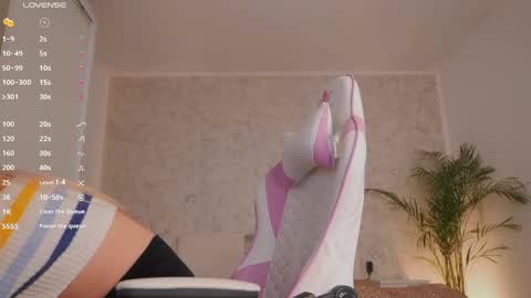 Snapshot of diamond_ava_ chatting on 10, 4, 2026 Thea online show from 10, 4, 2026