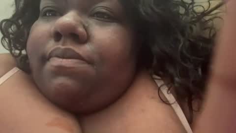 Snapshot of diamondtoraw chatting on 6, 8, 2026 Diamondtoraw online show from 6, 8, 2026