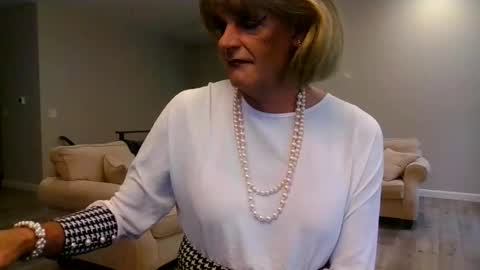 Snapshot of dianeheels chatting on 28, 4, 2026 dianeheels online show from 28, 4, 2026