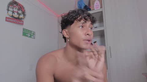 Snapshot of diegsz_ chatting on 5, 12, 2024 diego online show from 5, 12, 2024