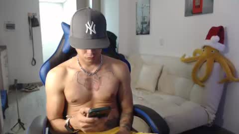 Snapshot of dilanxxx8888 chatting on 14, 12, 2025 dilanxxx8888 online show from 14, 12, 2025