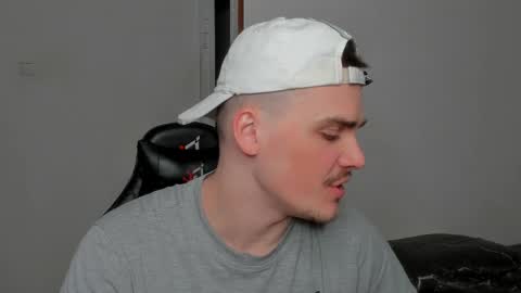 Snapshot of dinabite chatting on 9, 4, 2026 Hot DIN online show from 9, 4, 2026