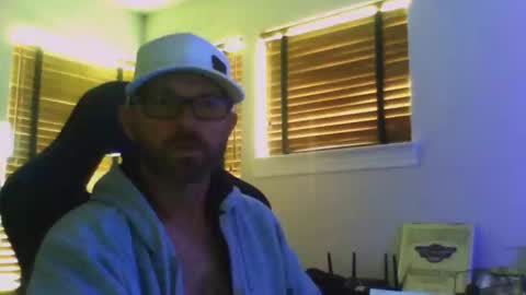 Snapshot of dirtrider15 chatting on 4, 3, 2025 dirtrider15 online show from 4, 3, 2025