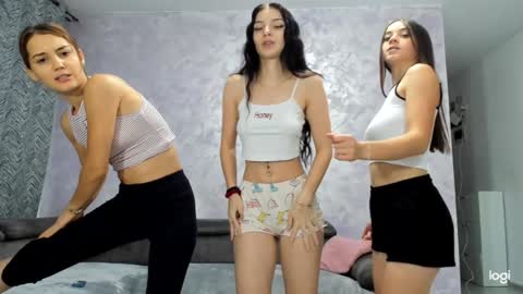 Snapshot of dirtygirls99 chatting on 14, 9, 2025 Gyna Josie online show from 14, 9, 2025