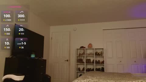 Snapshot of dirtylilsusie chatting on 6, 12, 2024 Susie   online show from 6, 12, 2024
