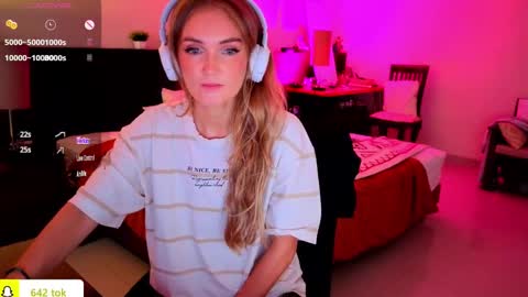Snapshot of disney__princess chatting on 21, 9, 2025 JASMINE online show from 21, 9, 2025
