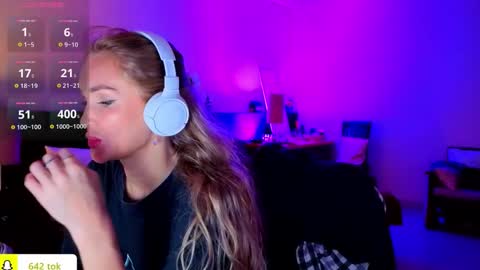 Snapshot of disney__princess chatting on 25, 9, 2025 JASMINE online show from 25, 9, 2025