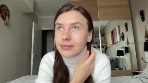 Snapshot of divine_beauty_girl chatting on 4, 2, 2025 Valerie online show from 4, 2, 2025
