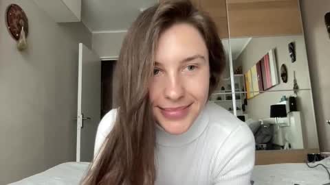 Snapshot of divine_beauty_girl chatting on 4, 2, 2025 Valerie online show from 4, 2, 2025