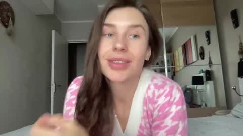 Snapshot of divine_beauty_girl chatting on 6, 2, 2025 Valerie online show from 6, 2, 2025