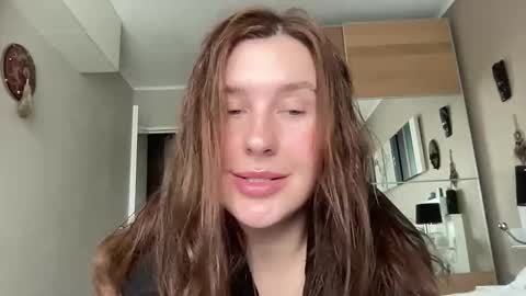 Snapshot of divine_beauty_girl chatting on 21, 10, 2025 Valerie online show from 21, 10, 2025