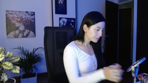 Snapshot of divineisis chatting on 23, 10, 2025 Hera online show from 23, 10, 2025